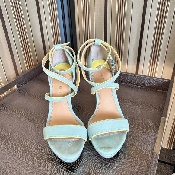 Gianni Bini platform heels in size 7.5M - Picture 4 of 7